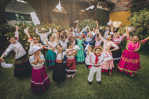Al son de mi tierra - Academia de Marinera