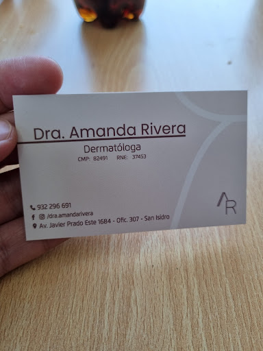 Dra. Amanda Rivera Bustamante, Dermatólogo