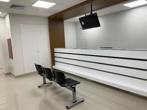 Dra. Paula Adrianzen, Psiquiatra