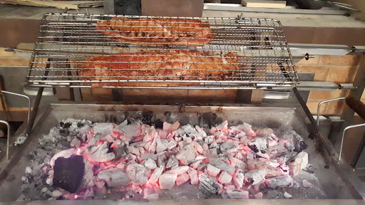 El Carbon Rojo - Restaurant - De Villas De Ancon