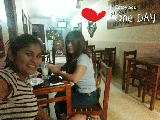 FUENTE DE SODA Nicole y Mayte