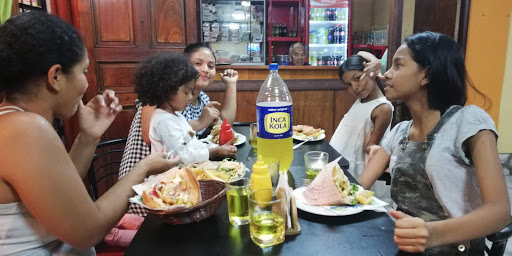 Salchipaperia La Doña