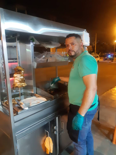 TUMAN SHAWARMAS Y JUGOS