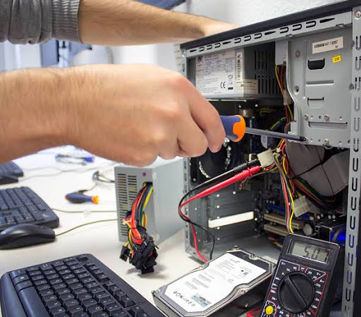 Técnico de Computadoras y Laptops 